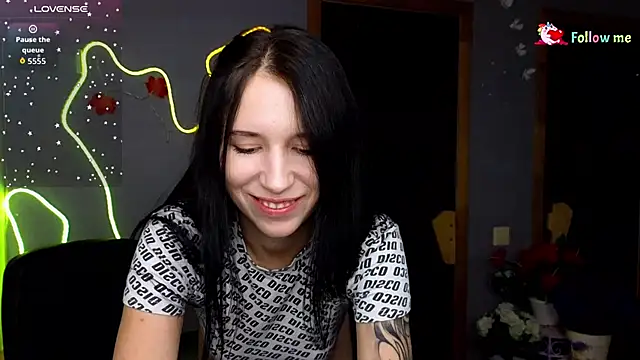 Snapshot of KarolinaBlacks chatting on November 6, 2025, 6:50 am KarolinaBlacks online show from November 6, 2025, 6:50 am