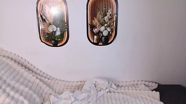 Snapshot of bellaa_love_ chatting on April 23, 2026, 12:17 am bellaa love online show from April 23, 2026, 12:17 am