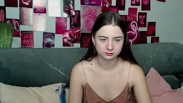 MilanaRoza online show from October 17, 2025, 4:49 am