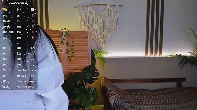 Amy doesss online show from December 7, 2024, 9:06 pm