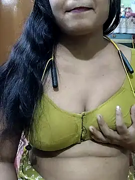 yoursweety09 online show from June 12, 2026, 6:44 am