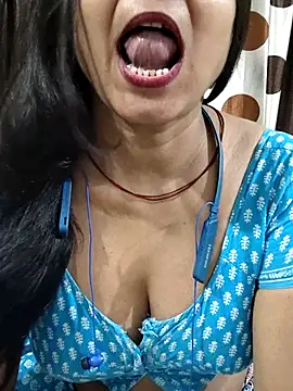 Snapshot of yoursweety09 chatting on April 17, 2026, 12:13 am yoursweety09 online show from April 17, 2026, 12:13 am