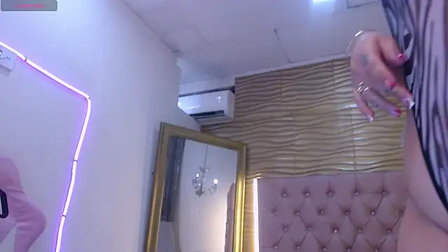 Snapshot of SashaDurante chatting on September 25, 2025, 12:11 pm SashaDurante online show from September 25, 2025, 12:11 pm