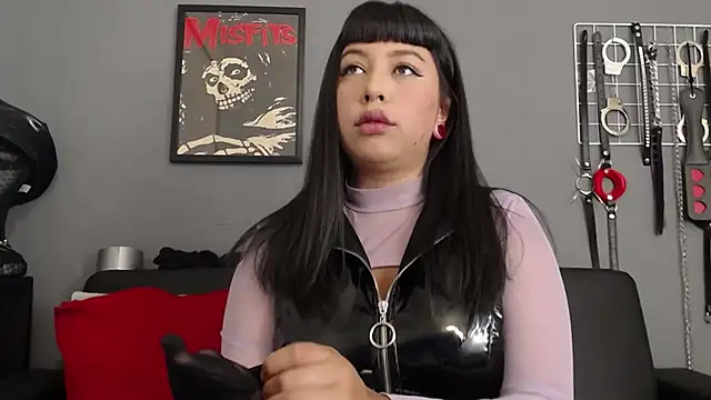 Carla Phoenix online show from April 3, 2026, 5:08 pm