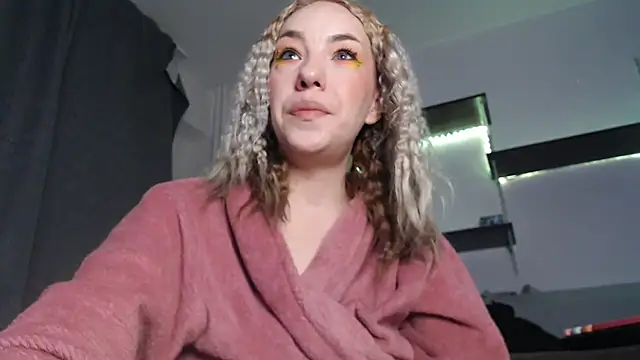 Snapshot of LetsGetMessyBBy chatting on February 28, 2025, 4:10 am LetsGetMessyBBy online show from February 28, 2025, 4:10 am
