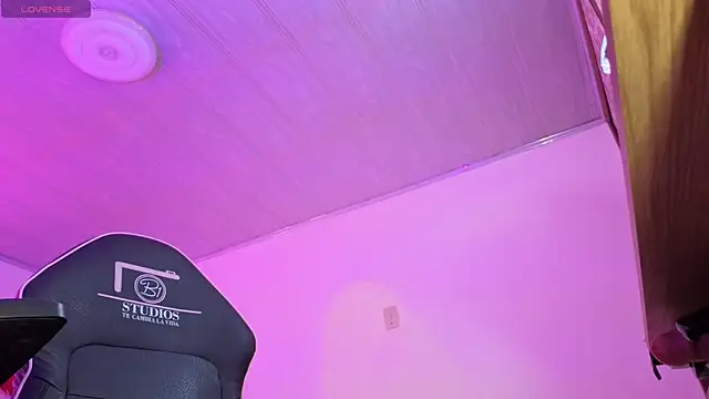 Laylafoxy tay online show from October 15, 2025, 4:11 am