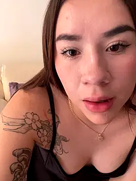 Im Valen Cute online show from October 29, 2025, 5:34 pm