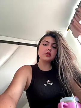 Snapshot of gabbyfoox chatting on December 3, 2024, 9:28 pm gabbyfoox online show from December 3, 2024, 9:28 pm