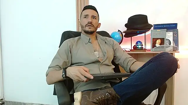 Reiko 85  online show from November 25, 2025, 2:39 pm