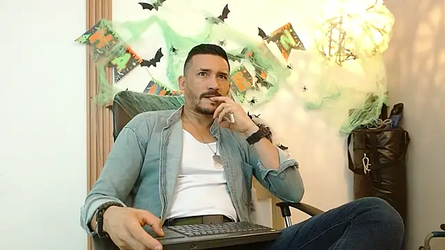 Reiko 85  online show from October 14, 2025, 3:01 pm