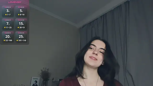 Snapshot of DracosMoon chatting on November 23, 2025, 7:29 am DracosMoon online show from November 23, 2025, 7:29 am