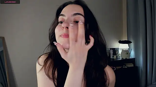 Snapshot of DracosMoon chatting on December 4, 2025, 7:40 am DracosMoon online show from December 4, 2025, 7:40 am