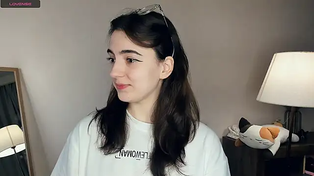 Snapshot of DracosMoon chatting on December 17, 2025, 7:02 am DracosMoon online show from December 17, 2025, 7:02 am