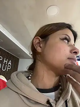 Snapshot of Antonella_Torres2 chatting on November 26, 2025, 6:35 am Antonella Torres2 online show from November 26, 2025, 6:35 am