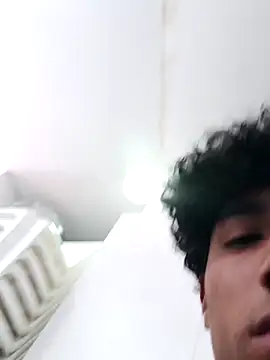 Snapshot of alexander32r chatting on September 12, 2025, 4:51 pm alexander32r online show from September 12, 2025, 4:51 pm