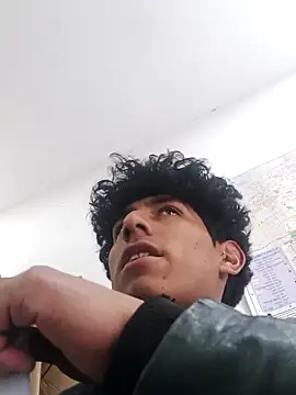 Snapshot of alexander32r chatting on September 18, 2025, 4:10 pm alexander32r online show from September 18, 2025, 4:10 pm