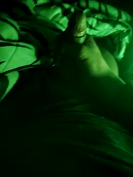 Snapshot of alexander32r chatting on December 23, 2025, 5:18 am alexander32r online show from December 23, 2025, 5:18 am