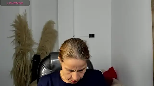 Snapshot of Milf_karlye chatting on April 1, 2026, 2:13 am Milf karlye online show from April 1, 2026, 2:13 am