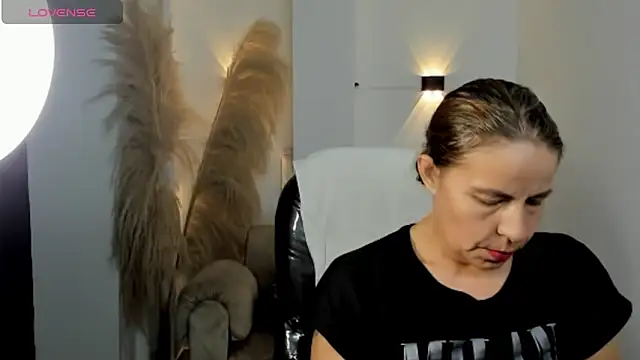 Snapshot of Milf_karlye chatting on April 15, 2026, 2:06 am Milf karlye online show from April 15, 2026, 2:06 am