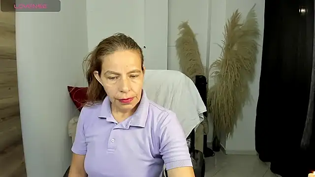 Snapshot of Milf_karlye chatting on March 12, 2026, 11:42 pm Milf karlye online show from March 12, 2026, 11:42 pm