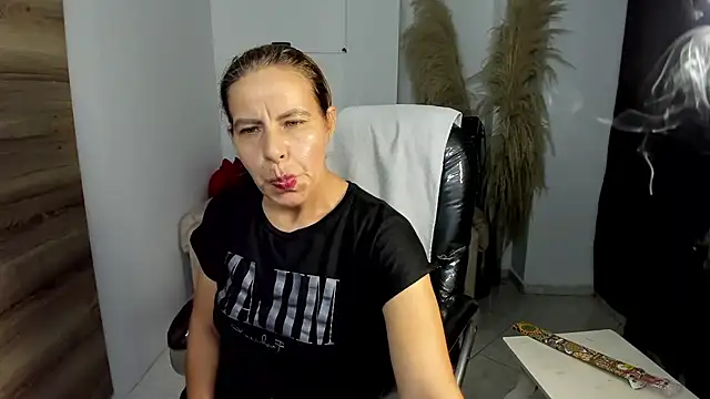 Snapshot of Milf_karlye chatting on April 7, 2026, 2:02 am Milf karlye online show from April 7, 2026, 2:02 am