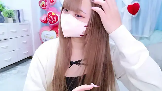 Snapshot of MAIKA_pyon chatting on February 13, 2026, 12:32 am MAIKA pyon online show from February 13, 2026, 12:32 am