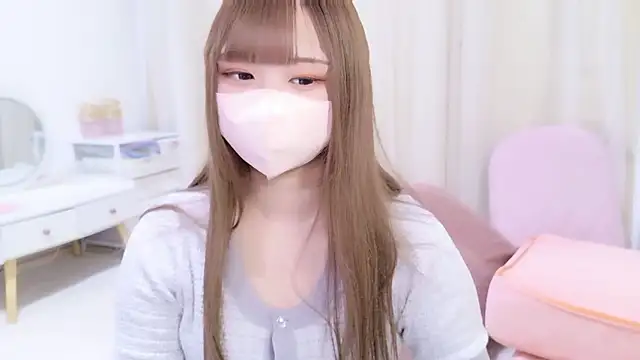 Snapshot of MAIKA_pyon chatting on September 21, 2025, 8:14 pm MAIKA pyon online show from September 21, 2025, 8:14 pm