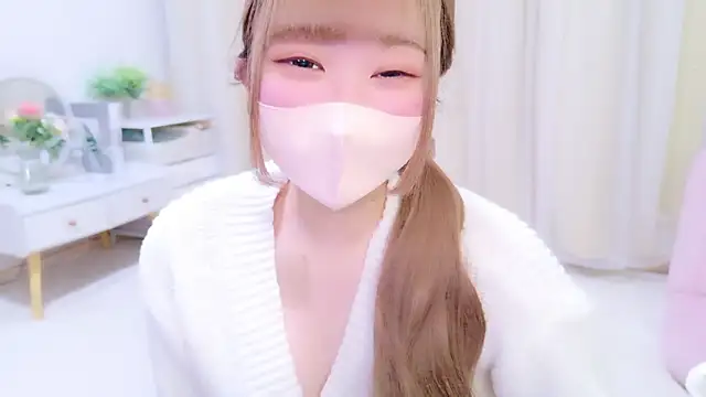 Snapshot of MAIKA_pyon chatting on February 23, 2026, 1:29 am MAIKA pyon online show from February 23, 2026, 1:29 am