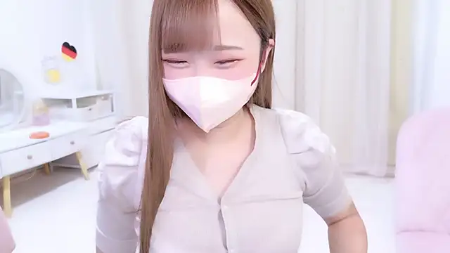 Snapshot of MAIKA_pyon chatting on September 29, 2025, 11:43 pm MAIKA pyon online show from September 29, 2025, 11:43 pm