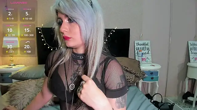 Snapshot of HollyWould__ chatting on March 7, 2025, 3:39 pm HollyWould online show from March 7, 2025, 3:39 pm