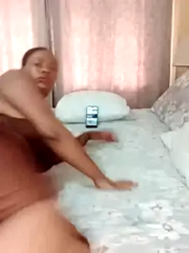 Luciouslips00 online show from November 23, 2025, 7:18 am