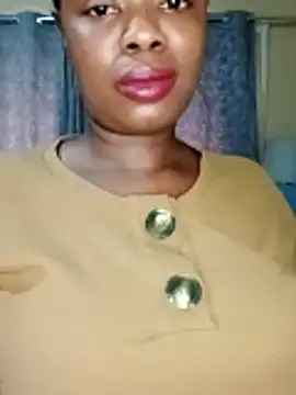 Luciouslips00 online show from November 10, 2025, 2:00 pm