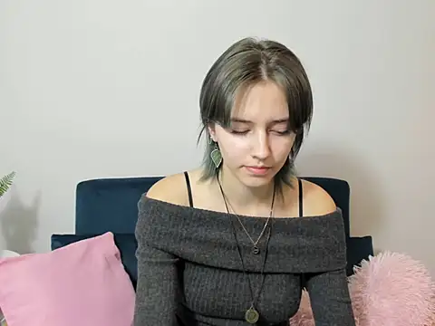 DevineNatalie online show from December 16, 2024, 7:32 pm