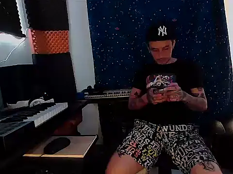 Snapshot of patrik_tattoo_ chatting on February 5, 2025, 10:22 pm patrik tattoo online show from February 5, 2025, 10:22 pm