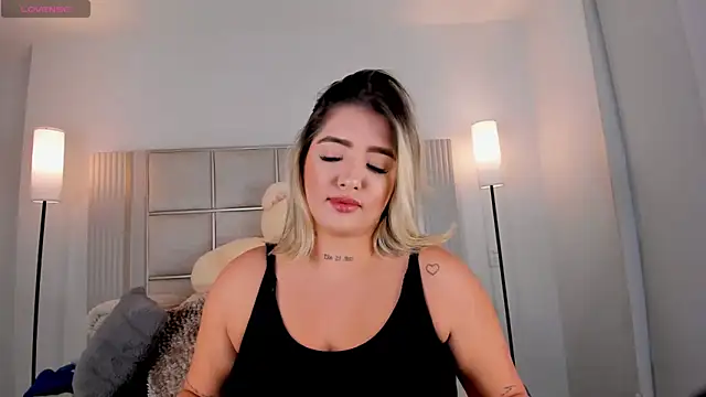 Snapshot of saraamiller_ chatting on June 16, 2026, 10:54 pm saraamiller online show from June 16, 2026, 10:54 pm