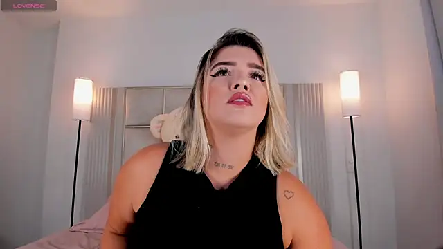 Snapshot of saraamiller_ chatting on May 11, 2026, 11:35 pm saraamiller online show from May 11, 2026, 11:35 pm