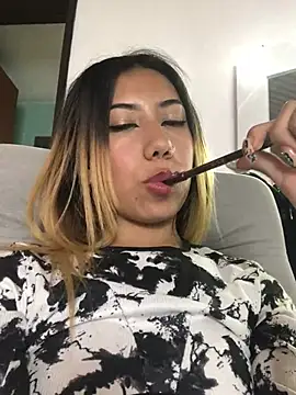 Snapshot of alessia_clarkk chatting on December 5, 2024, 9:22 pm alessia clarkk online show from December 5, 2024, 9:22 pm