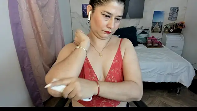 Snapshot of alinabozz1 chatting on March 26, 2026, 2:32 am alinabozz1 online show from March 26, 2026, 2:32 am