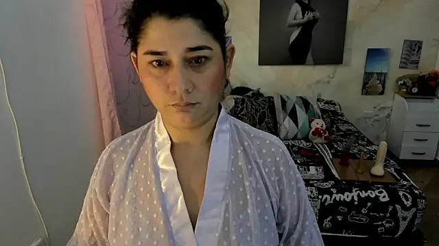 Snapshot of alinabozz1 chatting on January 31, 2026, 9:35 pm alinabozz1 online show from January 31, 2026, 9:35 pm