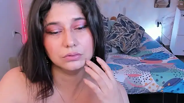 alinabozz1 online show from May 6, 2026, 12:47 am