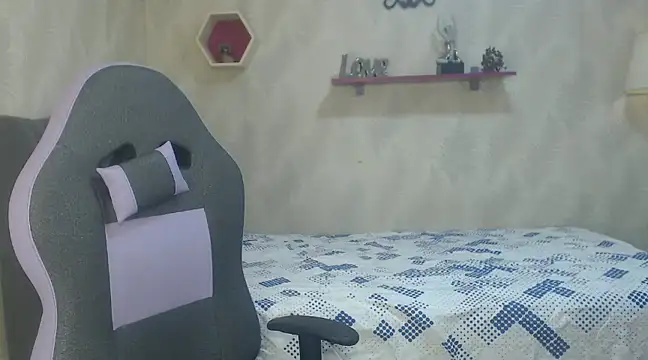 mau elixxx online show from December 24, 2024, 12:33 pm