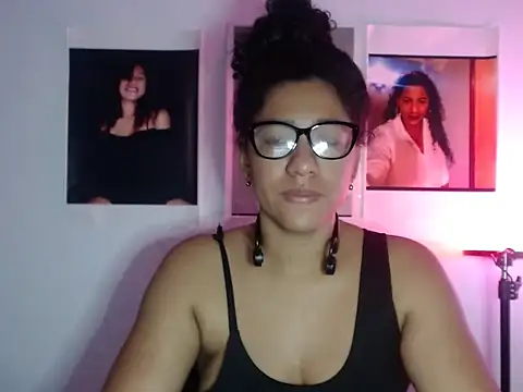 bellacrespalatina online show from October 10, 2025, 9:04 pm