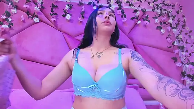 ChloeeTompson  online show from March 11, 2025, 3:25 am