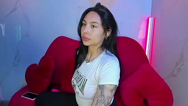 ChloeeTompson  online show from November 11, 2025, 2:50 am