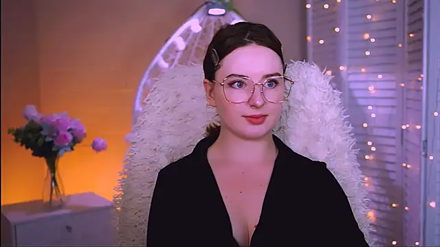 AnnTerry  online show from October 3, 2025, 11:45 am