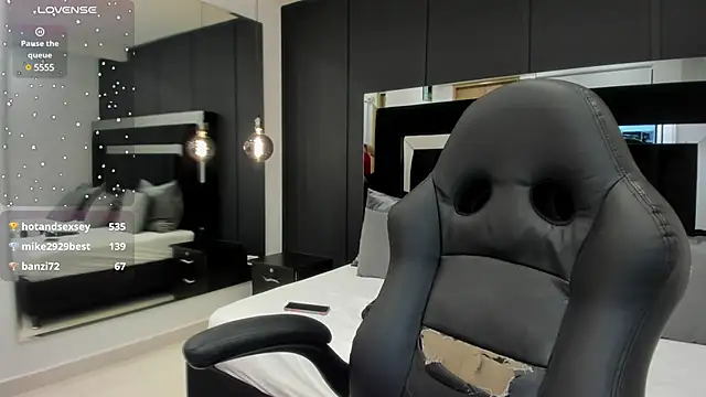 Snapshot of emilie_xx_ chatting on March 18, 2025, 2:50 pm emilie xx online show from March 18, 2025, 2:50 pm
