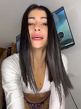 emilie xx  online show from June 3, 2026, 2:18 pm