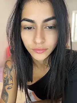 emilie xx  online show from April 26, 2026, 2:03 pm