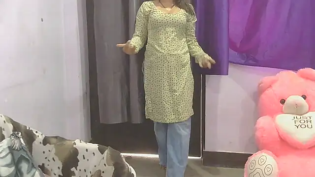 Snapshot of cutie-taara chatting on May 4, 2026, 3:54 am cutie-taara online show from May 4, 2026, 3:54 am