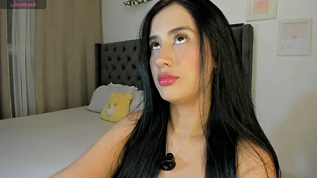 Snapshot of Amiirra_ chatting on July 10, 2026, 2:55 am Amiirra online show from July 10, 2026, 2:55 am